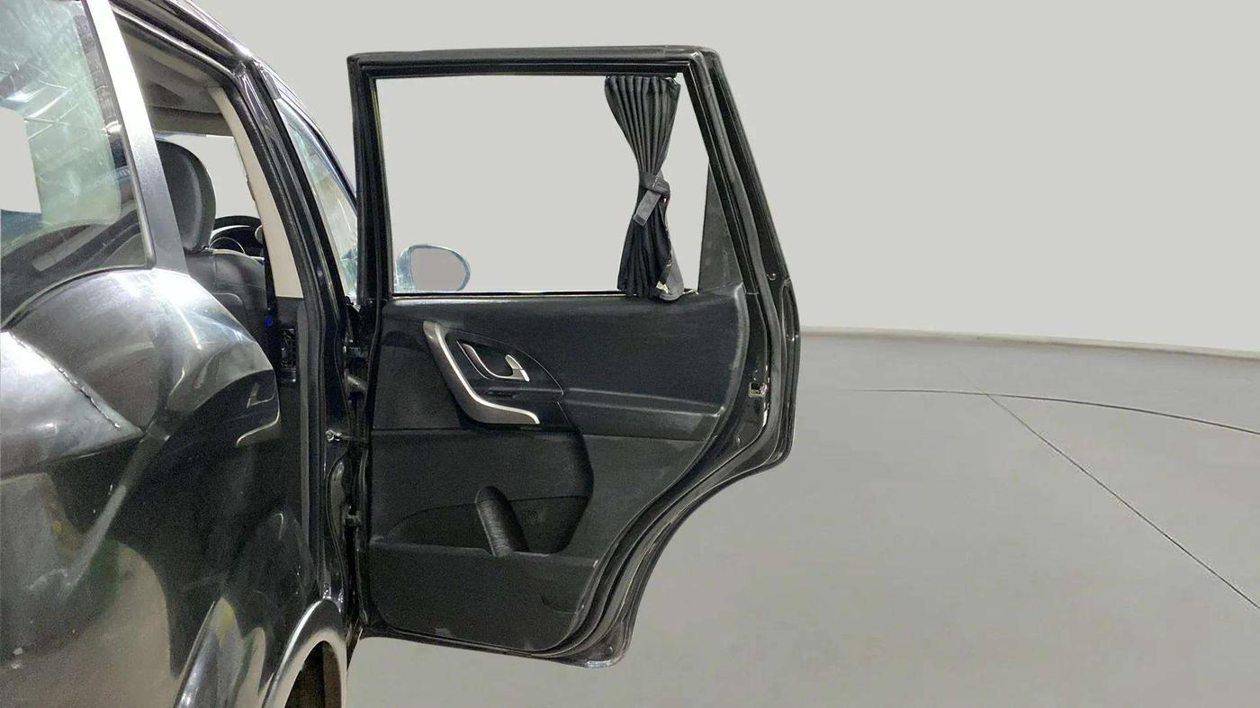 2019 Mahindra XUV500 W9, Diesel, Manual, 35,650 km, RHS Rear Door