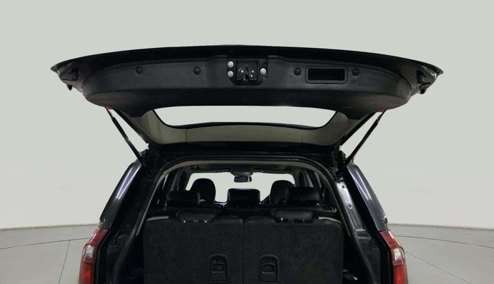 2019 Mahindra XUV500 W9, Diesel, Manual, 35,650 km, Boot Door Open