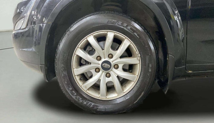 2019 Mahindra XUV500 W9, Diesel, Manual, 35,650 km, Left Front Wheel