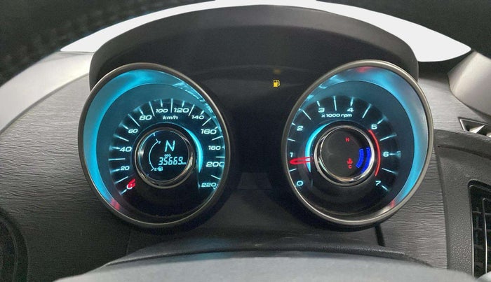 2019 Mahindra XUV500 W9, Diesel, Manual, 35,650 km, Odometer Image