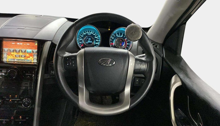 2019 Mahindra XUV500 W9, Diesel, Manual, 35,650 km, Steering Wheel Close Up