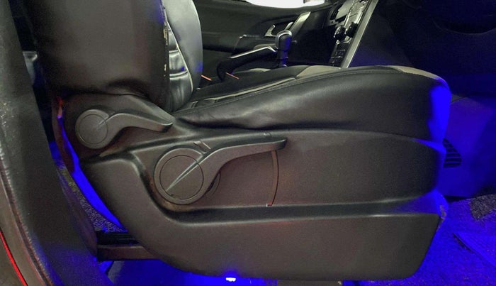 2019 Mahindra XUV500 W9, Diesel, Manual, 35,650 km, Driver Side Adjustment Panel