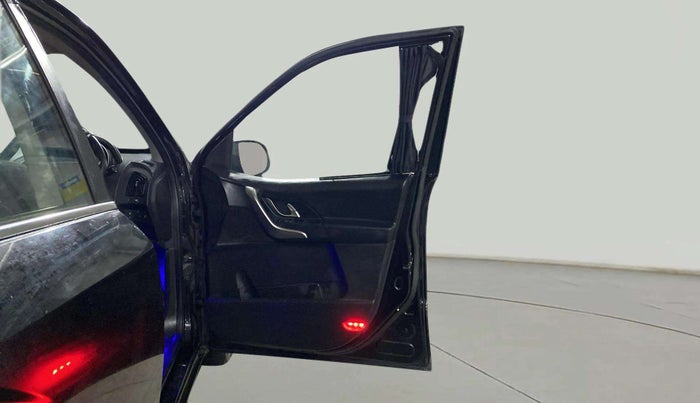 2019 Mahindra XUV500 W9, Diesel, Manual, 35,650 km, RHS Front Door