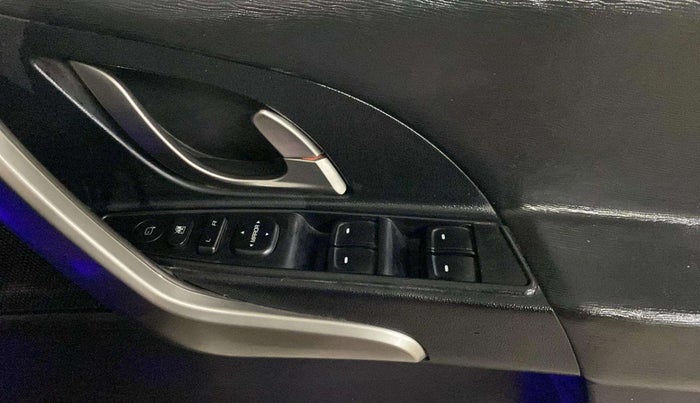 2019 Mahindra XUV500 W9, Diesel, Manual, 35,650 km, Driver Side Door Panels Control