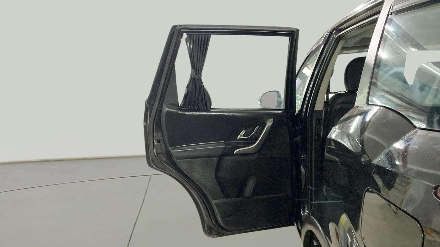 2019 Mahindra XUV500 W9, Diesel, Manual, 35,650 km, LHS Rear Door