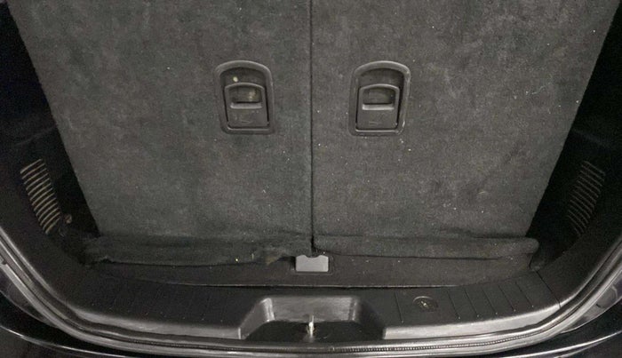 2019 Mahindra XUV500 W9, Diesel, Manual, 35,650 km, Boot Inside