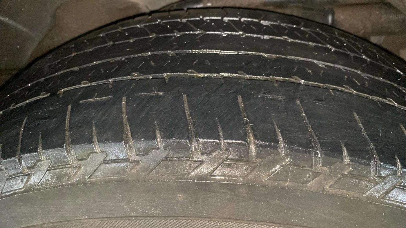 2019 Mahindra XUV500 W9, Diesel, Manual, 35,650 km, Left Rear Tyre Tread