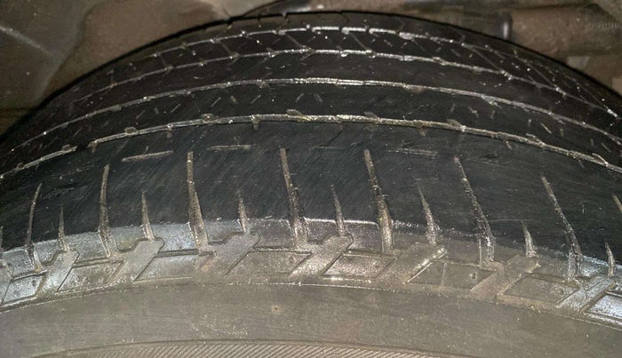 2019 Mahindra XUV500 W9, Diesel, Manual, 35,650 km, Left Rear Tyre Tread
