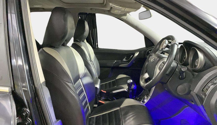 2019 Mahindra XUV500 W9, Diesel, Manual, 35,650 km, Right Side Front Door Cabin