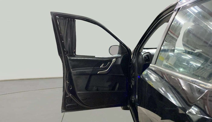 2019 Mahindra XUV500 W9, Diesel, Manual, 35,650 km, LHS Front Door