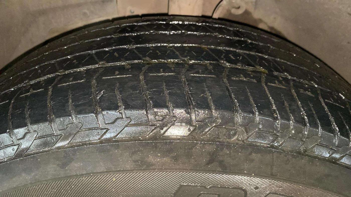 2019 Mahindra XUV500 W9, Diesel, Manual, 35,650 km, Left Front Tyre Tread