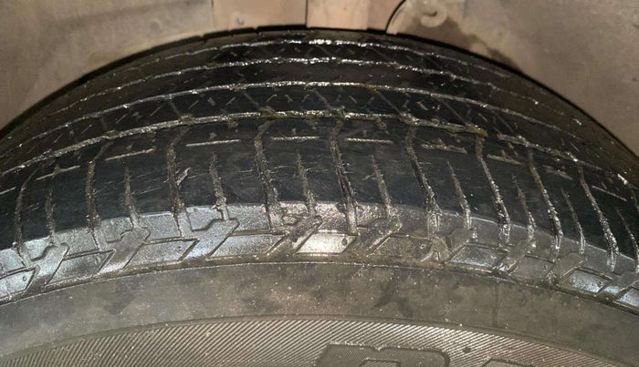2019 Mahindra XUV500 W9, Diesel, Manual, 35,650 km, Left Front Tyre Tread