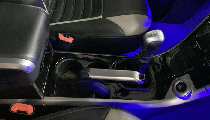 2019 Mahindra XUV500 W9, Diesel, Manual, 35,650 km, Gear Lever