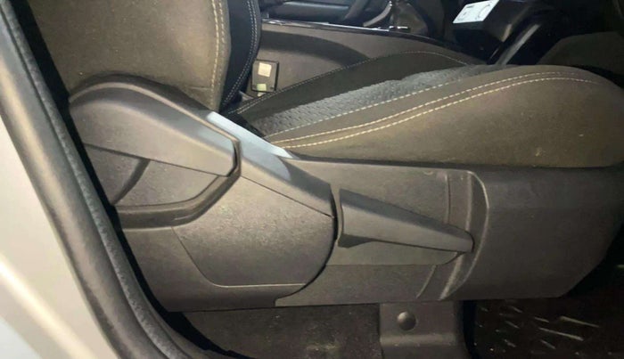 2021 Renault Kiger RXZ MT, Petrol, Manual, 19,359 km, Driver Side Adjustment Panel