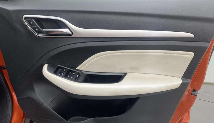 2022 MG ASTOR SHARP 1.5 CVT, Petrol, Automatic, 62,709 km, Driver Side Door Panels Control