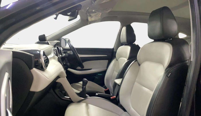 2022 MG ASTOR SHARP 1.5 MT, Petrol, Manual, 56,489 km, Right Side Front Door Cabin