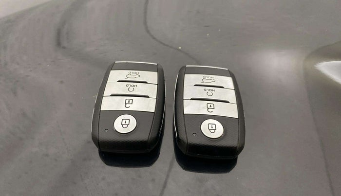 2021 KIA SONET HTX PLUS 1.0 IMT, Petrol, Manual, 52,405 km, Key Close Up