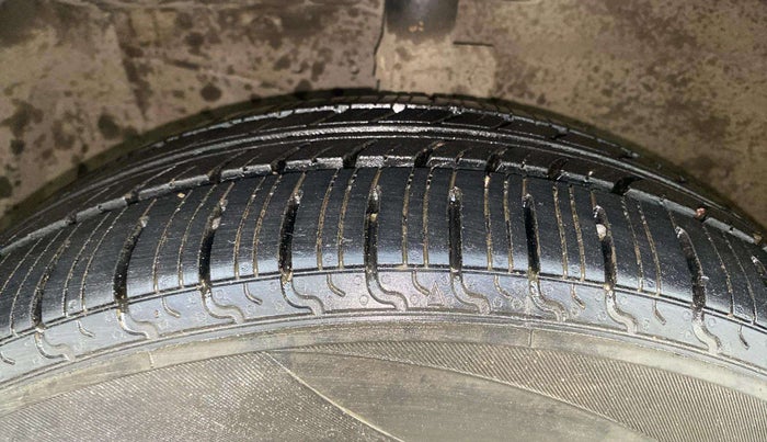 2017 Maruti Ertiga ZXI+, Petrol, Manual, 45,488 km, Left Front Tyre Tread
