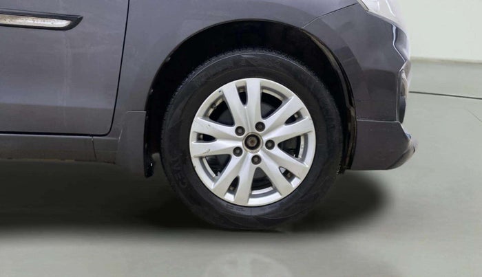 2017 Maruti Ertiga ZXI+, Petrol, Manual, 45,488 km, Right Front Wheel