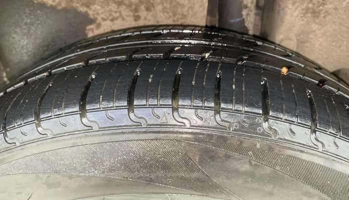 2017 Maruti Ertiga ZXI+, Petrol, Manual, 45,488 km, Left Rear Tyre Tread
