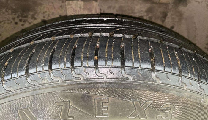 2017 Maruti Ertiga ZXI+, Petrol, Manual, 45,488 km, Right Front Tyre Tread