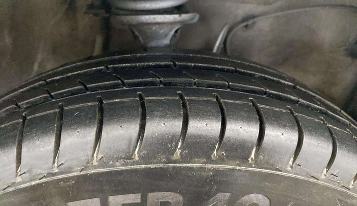 2020 Maruti Alto VXI, Petrol, Manual, 60,777 km, Right Front Tyre Tread