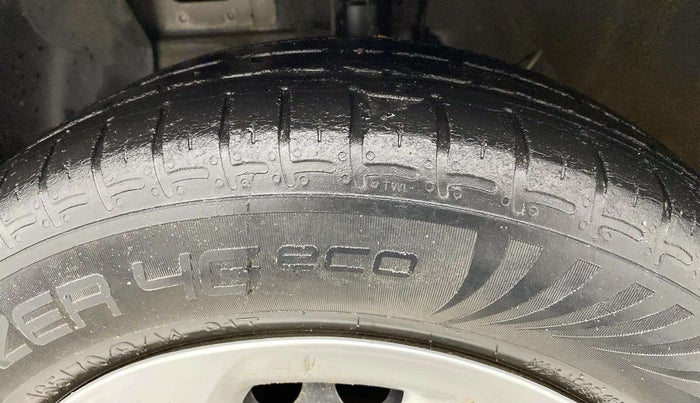 2021 Hyundai AURA S 1.2, Petrol, Manual, 61,214 km, Right Front Tyre Tread