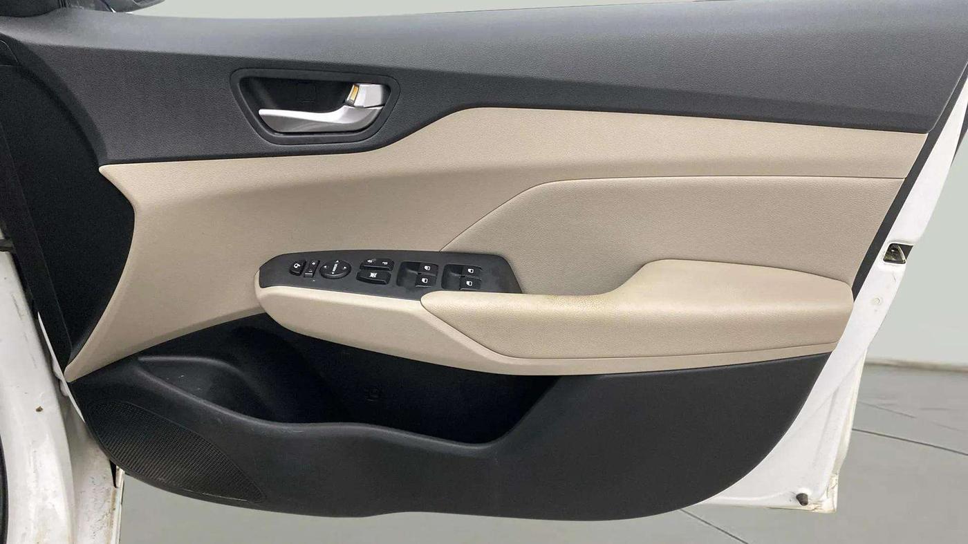 2021 Hyundai Verna SX (O)1.5 VTVT, Petrol, Manual, 58,536 km, Driver Side Door Panels Control