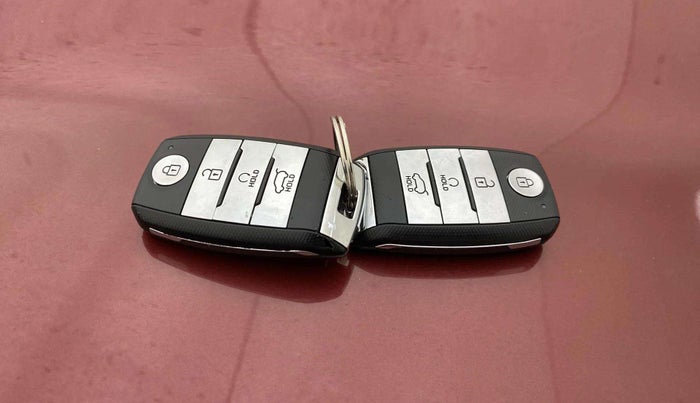 2021 KIA SONET HTX 1.0 IMT, Petrol, Manual, 38,181 km, Key Close Up