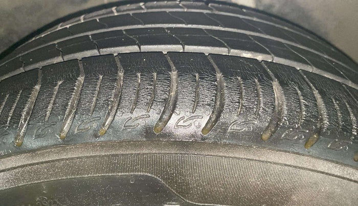 2021 Tata ALTROZ XZ PETROL, Petrol, Manual, 25,324 km, Right Front Tyre Tread