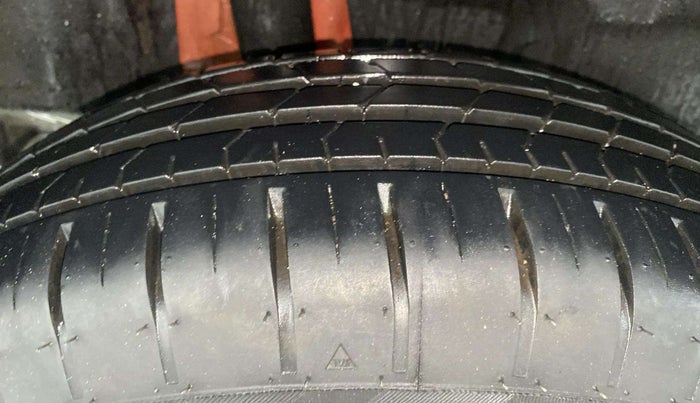 2022 Maruti Swift ZXI PLUS AMT, Petrol, Automatic, 6,564 km, Right Rear Tyre Tread