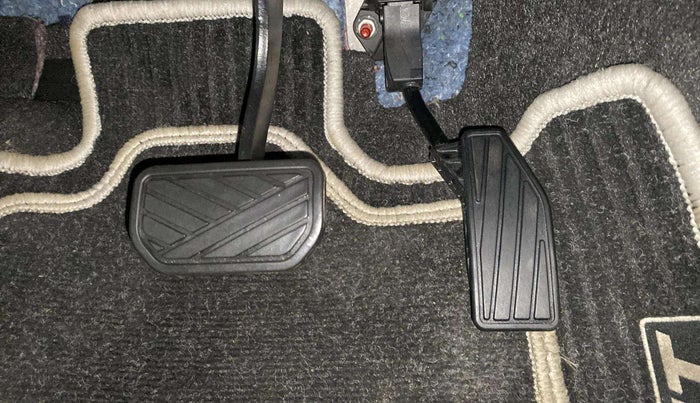 2022 Maruti Swift ZXI PLUS AMT, Petrol, Automatic, 6,564 km, Pedals