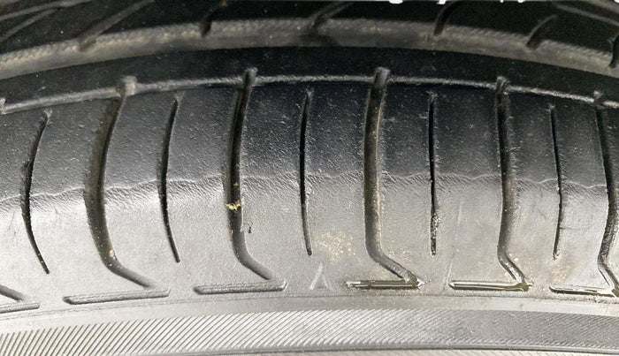 2020 Ford Ecosport TITANIUM 1.5L DIESEL, Diesel, Manual, 1,39,858 km, Right Front Tyre Tread