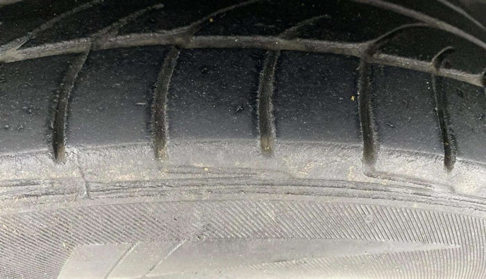 2020 Ford Ecosport TITANIUM 1.5L DIESEL, Diesel, Manual, 1,39,858 km, Left Front Tyre Tread