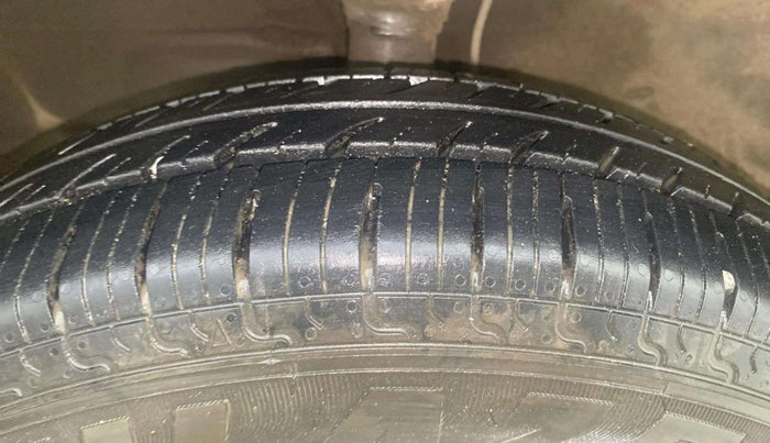 2016 Maruti Wagon R 1.0 LXI CNG, CNG, Manual, 98,303 km, Left Front Tyre Tread