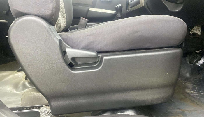 2016 Maruti Wagon R 1.0 LXI CNG, CNG, Manual, 98,303 km, Driver Side Adjustment Panel