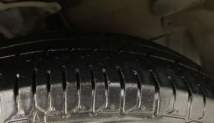2013 Hyundai i10 MAGNA 1.2, Petrol, Manual, 74,651 km, Left Front Tyre Tread