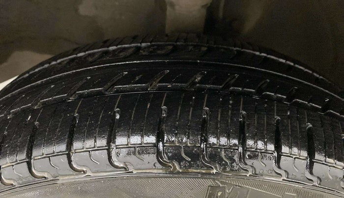 2016 Maruti Wagon R 1.0 VXI, CNG, Manual, 47,269 km, Left Front Tyre Tread