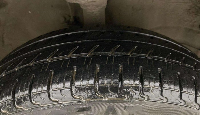2016 Maruti Wagon R 1.0 VXI, CNG, Manual, 47,269 km, Right Front Tyre Tread