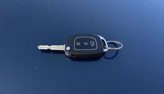 2021 Hyundai VENUE SX 1.0 TURBO IMT, Petrol, Manual, 97,692 km, Key Close Up