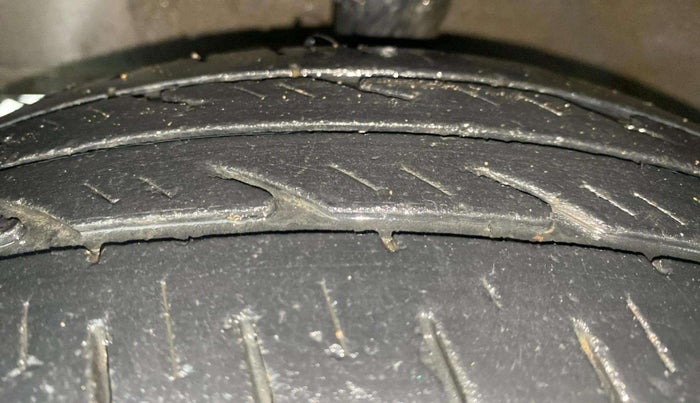 2015 Hyundai Eon D-LITE+, Petrol, Manual, 35,424 km, Left Front Tyre Tread