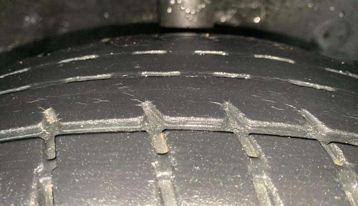 2015 Hyundai Eon D-LITE+, Petrol, Manual, 35,424 km, Right Front Tyre Tread