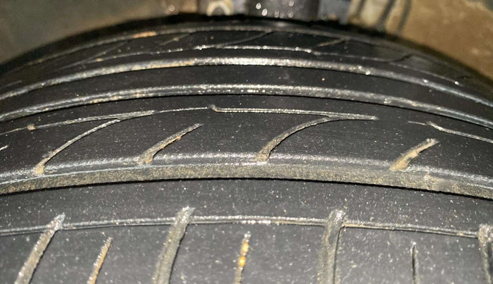2020 Volkswagen Polo HIGHLINE PLUS 1.0L TSI AT, Petrol, Automatic, 74,427 km, Left Front Tyre Tread