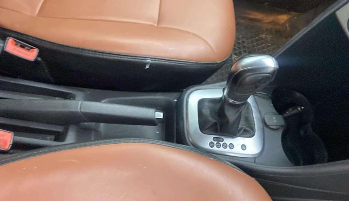 2020 Volkswagen Polo HIGHLINE PLUS 1.0L TSI AT, Petrol, Automatic, 74,427 km, Gear Lever