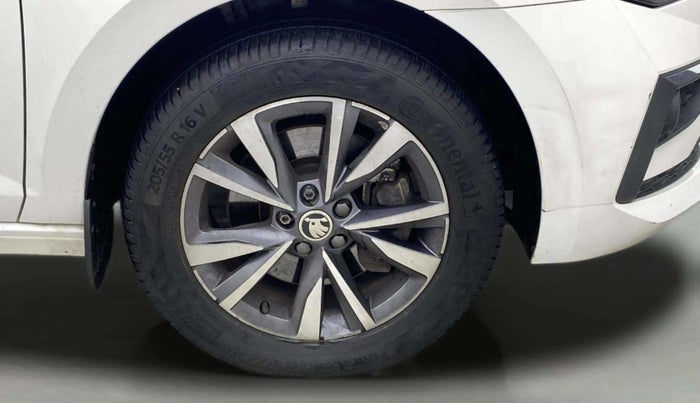 2022 Skoda SLAVIA STYLE 1.5L TSI MT, Petrol, Manual, 51,054 km, Right Front Wheel