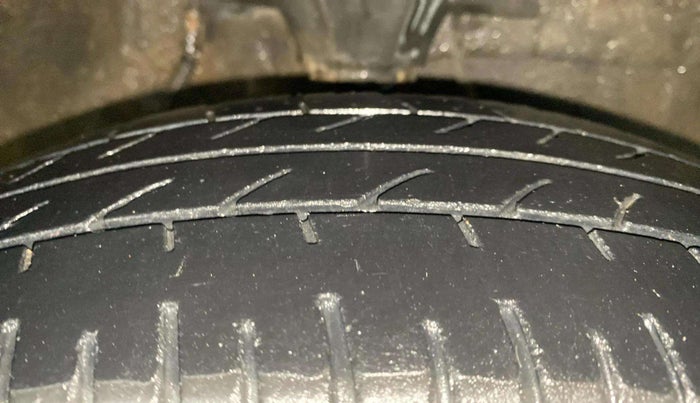 2013 Hyundai i10 MAGNA 1.2, Petrol, Manual, 31,103 km, Right Front Tyre Tread