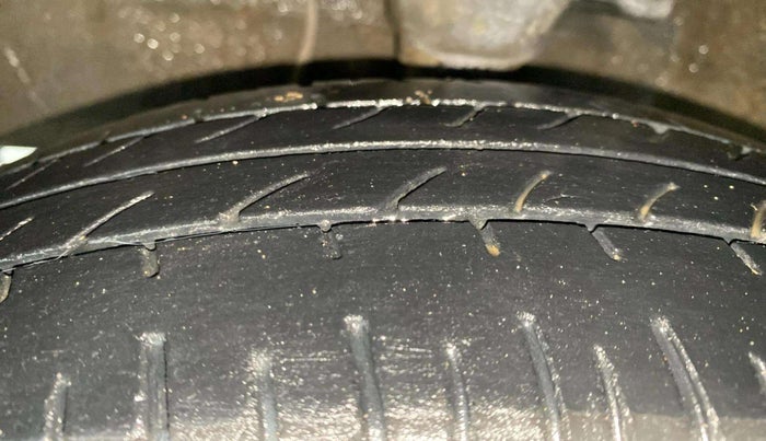 2013 Hyundai i10 MAGNA 1.2, Petrol, Manual, 31,103 km, Left Front Tyre Tread