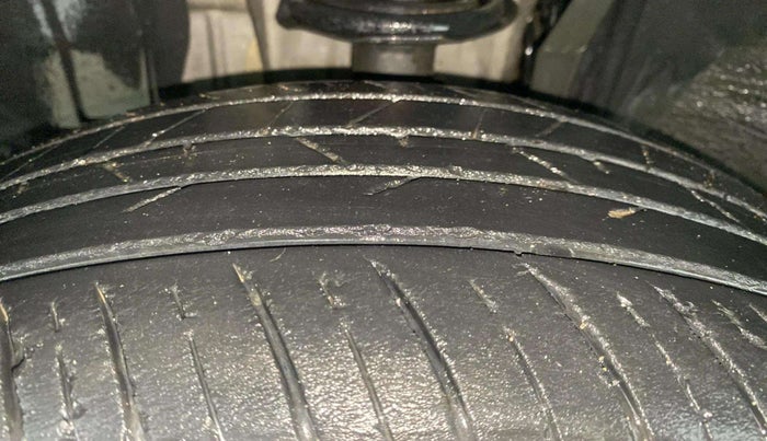 2021 Nissan MAGNITE XL TURBO, Petrol, Manual, 31,021 km, Left Front Tyre Tread