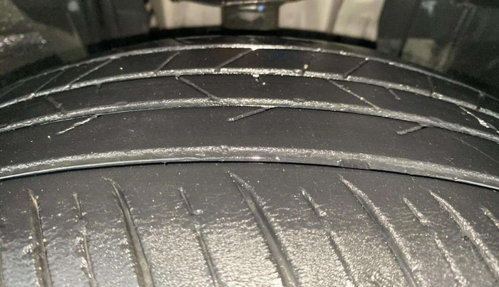 2021 Nissan MAGNITE XL TURBO, Petrol, Manual, 31,021 km, Right Front Tyre Tread
