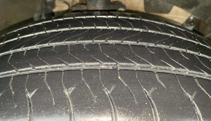 2016 Renault Duster 85 PS RXZ DIESEL, Diesel, Manual, 53,185 km, Right Front Tyre Tread